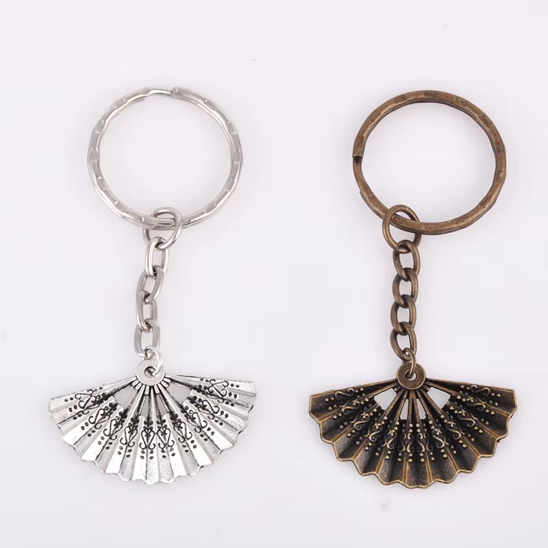 Ethnic Fashion Boutique - ヴィンテージシルバーカラーブロンズエスニックハンドファンキーホルダー金属合金キーチェーンジュエリーギフト女性のためのファッション Diy クラフトブティック