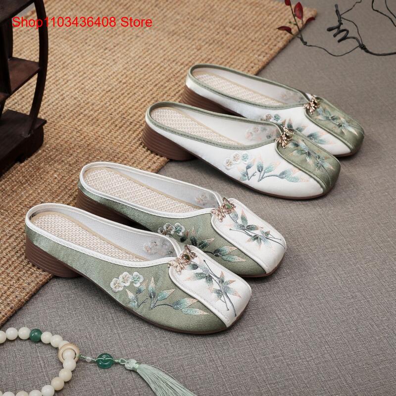 Ethnic Fashion - 新しい刺繍入りスリッパ、女性用ホームフラット布製シューズ、ナショナルファッションとエスニックスタイルの刺繍入りスリッパ