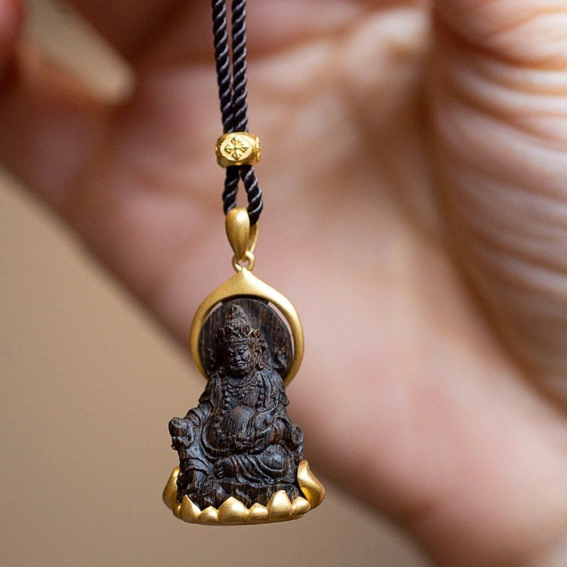 黄色の富の神のペンダント、幸運を引き寄せる仏陀ペンダントネッ - Ethnic Fashion Meaning のレビューと価格